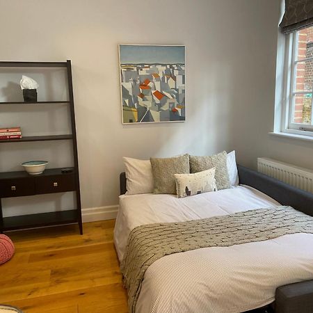 Charming & Cosy Town Centre Home With Parking Guildford Exteriér fotografie