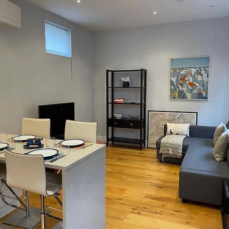 Charming & Cosy Town Centre Home With Parking Guildford Exteriér fotografie
