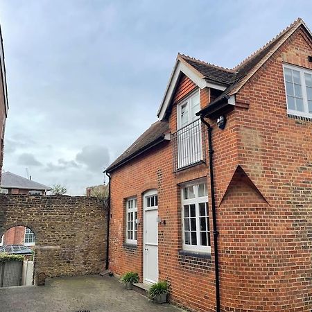 Charming & Cosy Town Centre Home With Parking Guildford Exteriér fotografie