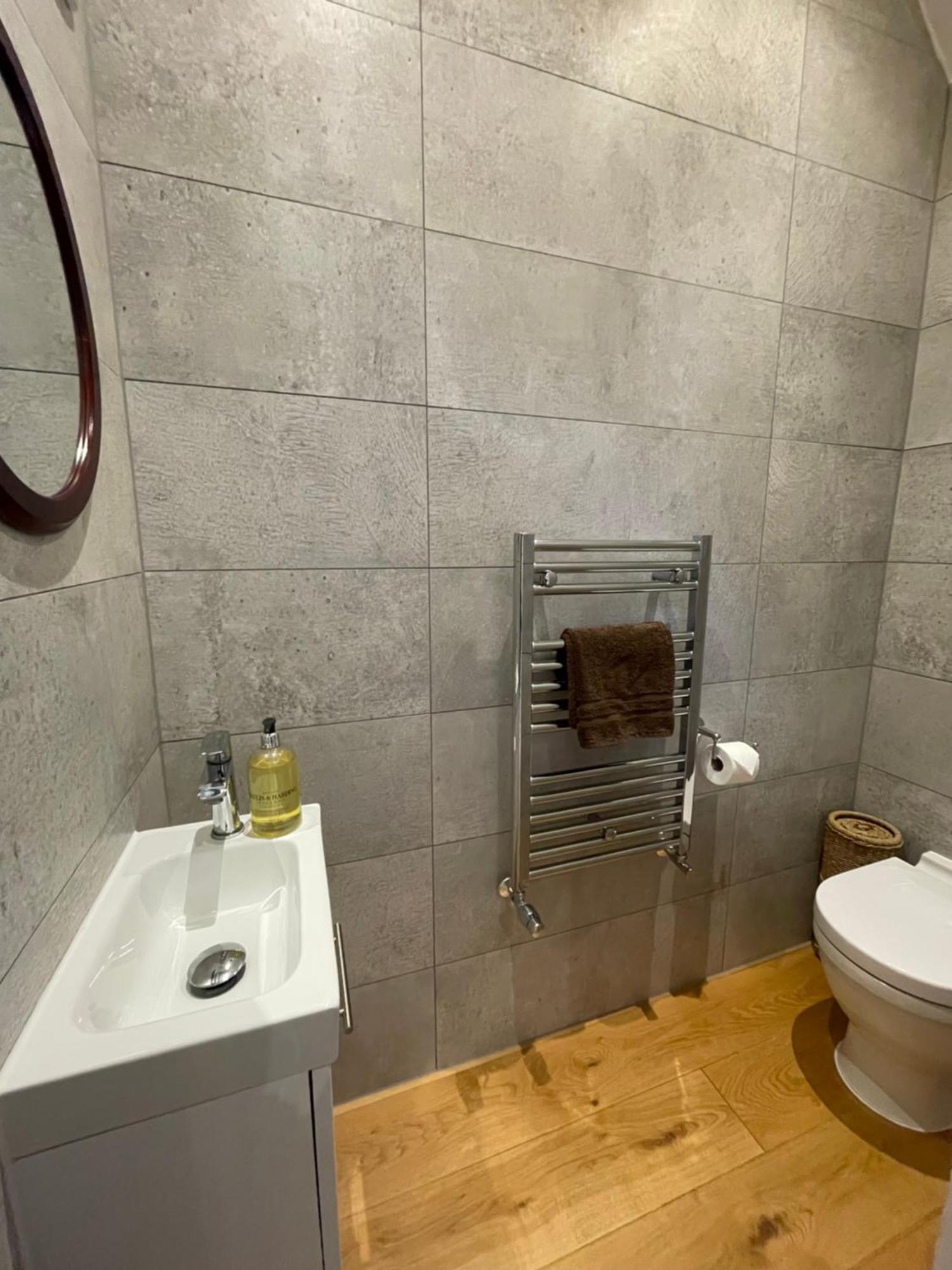 Charming & Cosy Town Centre Home With Parking Guildford Exteriér fotografie