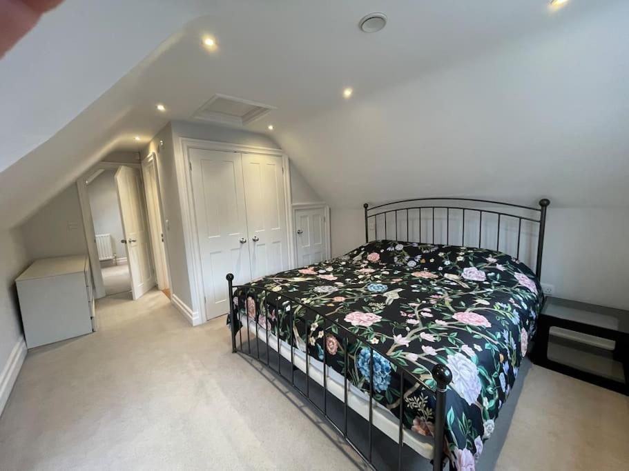 Charming & Cosy Town Centre Home With Parking Guildford Exteriér fotografie
