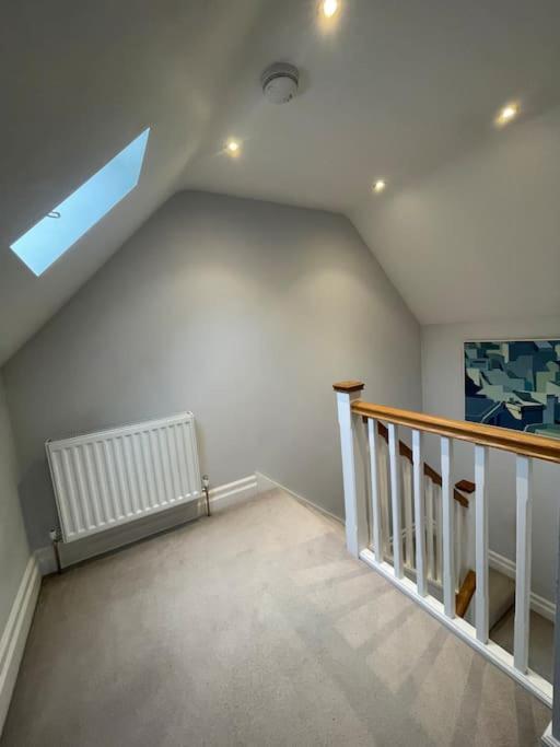 Charming & Cosy Town Centre Home With Parking Guildford Exteriér fotografie