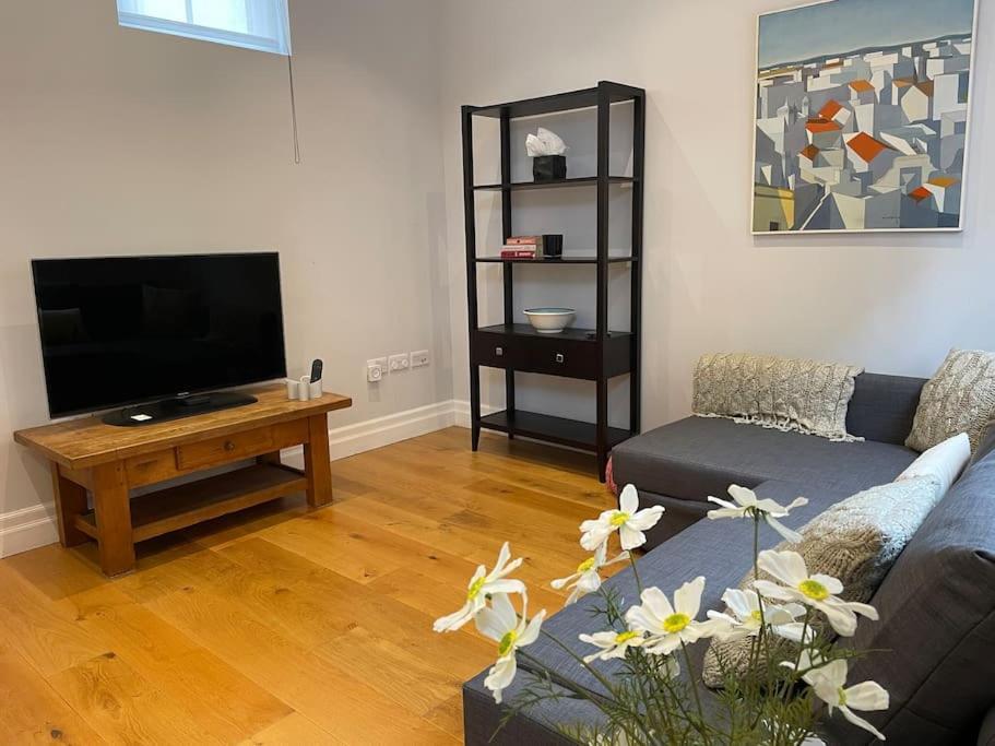 Charming & Cosy Town Centre Home With Parking Guildford Exteriér fotografie