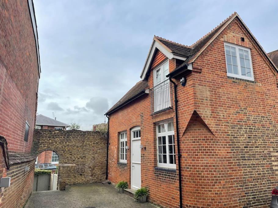 Charming & Cosy Town Centre Home With Parking Guildford Exteriér fotografie